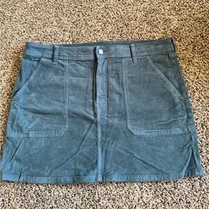 American Eagle women’s size 18, green corduroy high rise mini skirt